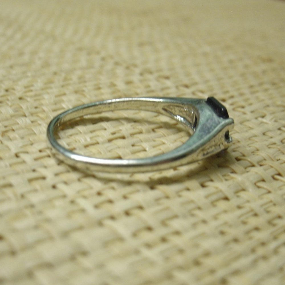 Sterling Silver Plated CZ Ring faceted dark purple - Picture 3 of 8